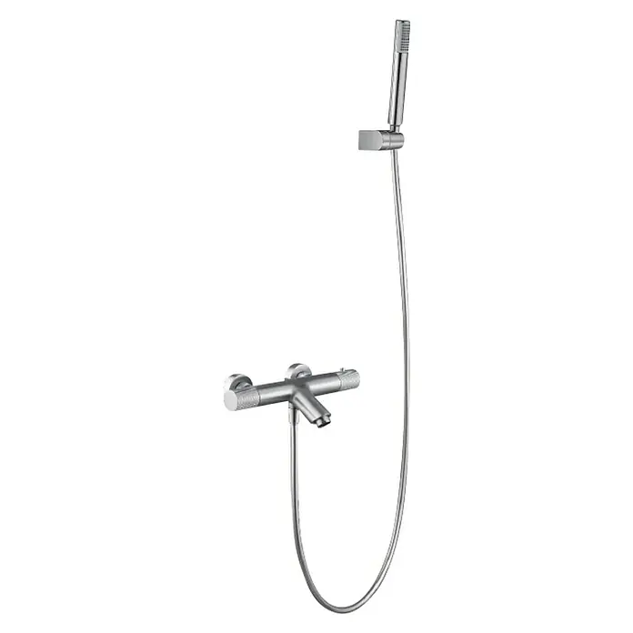Imex Line Grifo termostático de bañera - Níquel - Grifo de ducha cromado con teleducha y manguera sobre fondo negro. Diseño elegante para un baño moderno.