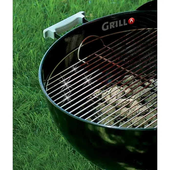 Fartools Bürstenwalze Messingdraht - Passend für: Fartools Multischleifer Satiniermaschine REX 120C, Geeignet für: Stein, 1 Stk. - Ein runder Holzkohlegrill mit Grillrost und Holzkohle, der auf einer Rasenfläche steht. Der Grill ist glänzend und bereit für den Einsatz.