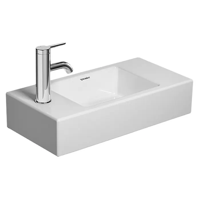 Duravit Vero Air Waschbecken - 50 x 25 cm, Ohne Spezialglasur, Hahnloch: Links, Ohne Überlauf, Weiß - Bild eines Duravit Vero Air Aufsatzwaschtischs mit einer modernen Armatur. Das Waschbecken ist rechteckig und weiß.