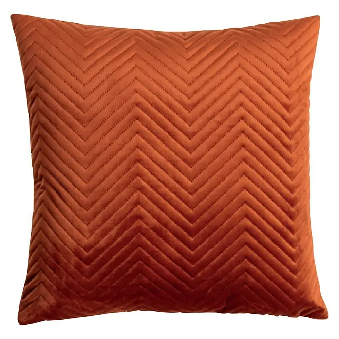 Kissen Erin - Rostrot, 45 x 45 cm, 100 % Baumwolle - Dekoratives, quadratisches Zierkissen in warmem Orange mit einem auffälligen, gesteppten Chevron-Muster. Perfekt für Sofa oder Bett.