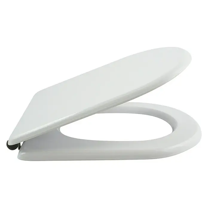 MSV Tapa de WC Easy - MDF, Blanco, Con caída amortiguada - Primer plano de un asiento de inodoro blanco con tapa sobre un fondo negro. El asiento está ligeramente abierto, mostrando la forma ovalada.