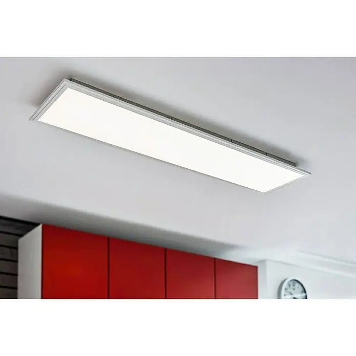 Tween Light LED-Panel 4000K - 33 W, L x B x H: 120 x 30 x 5 cm, Weiß, Neutralweiß - Nahaufnahme einer modernen LED-Deckenleuchte mit silbernem Rahmen, die ein helles, gleichmäßiges Licht abgibt.