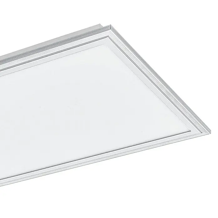 Tween Light LED-Panel 4000K - 33 W, L x B x H: 120 x 30 x 5 cm, Weiß, Neutralweiß - Nahaufnahme einer LED-Panel-Deckenleuchte mit silbernem Rahmen vor schwarzem Hintergrund, die moderne Beleuchtung und schlichtes Design zeigt.