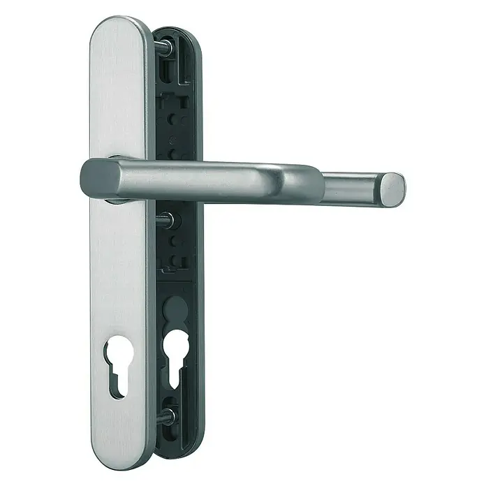 Abus Schutzbeschlag SRG 92 N - Schmalrahmen, Aluminium, Geeignet für: 12 mm Zylinderüberstand - Eine silberne Türgarnitur mit Langschild und einem schlichten, geraden Türgriff vor einem schwarzen Hintergrund.