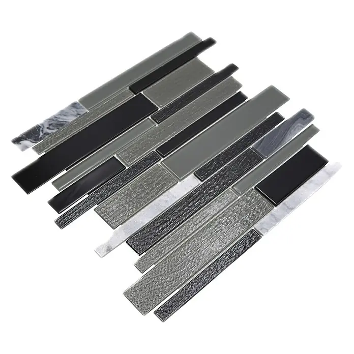 Mosaikfliese Verbund Crystal Mix CM GV44 - 28,6 x 30 cm, Grau/Schwarz, Glänzend - Ein Blick auf ein stilvolles Mosaik aus Glas und Marmor in Schwarz-, Grau- und Weißtönen, perfekt für moderne Interieurs und Wandgestaltungen.