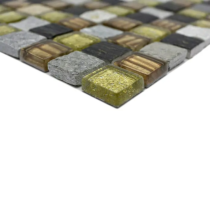Mosaikfliese Quadrat Crystal Mix XCM CR17 - 30 x 30 cm, Braun/Grau/Gold, Matt - Nahaufnahme eines Mosaikfliesenmusters mit verschiedenen Farben und Texturen, ideal für dekorative Wand- und Bodengestaltung.