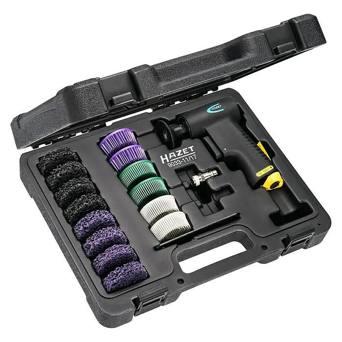 Hazet Druckluft-Stabschleifer 9033-11/17 - ¼″, 6,3 bar - Hazet 9033-11/17 Lackreparatur-Satz in einem schwarzen Werkzeugkoffer, inklusive Schleifscheiben und Werkzeug für professionelle Lackarbeiten.