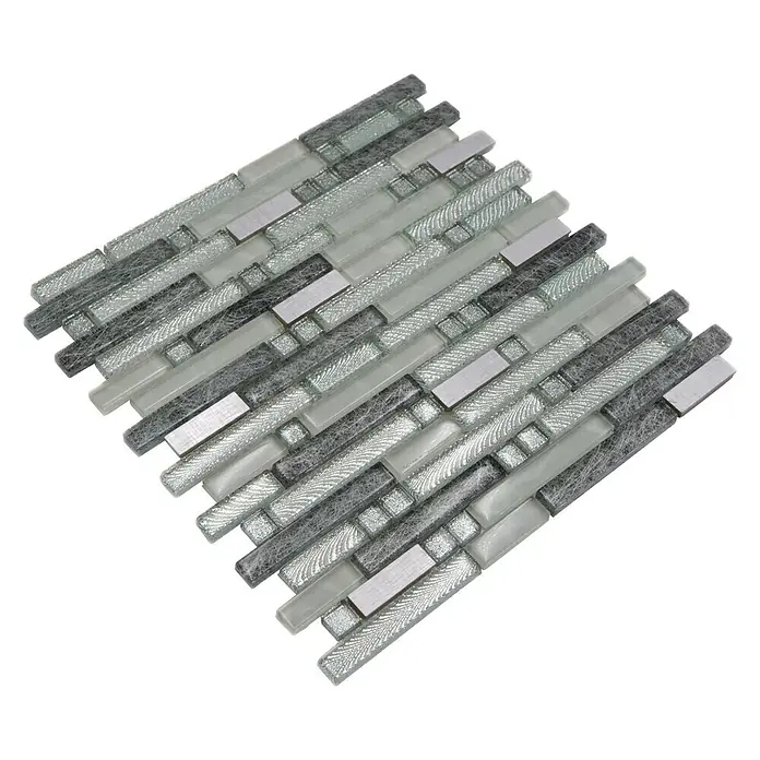 Mosaikfliese Verbund Crystal Mix XCM MV698 - 29,8 x 30,4 cm, Grau/Silber, Glänzend - Nahaufnahme eines Mosaikfliesenmusters in Silber- und Grautönen, perfekt für moderne Wand- und Bodendesigns.