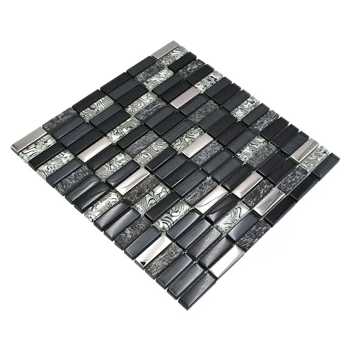 Mosaikfliese Rechteck Crystal Mix XCM SM88 - 29,8 x 30,4 cm, Grau/Schwarz, Glänzend - Quadratische Mosaikfliese mit verschiedenen Mustern, darunter Marmor-, Holz- und Metallelemente, die ein modernes Design für die Wandgestaltung bieten.