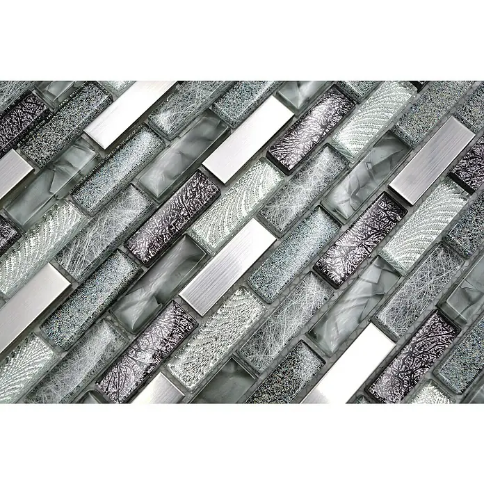 Mosaikfliese Verbund Crystal Mix XCM IL017 - 29,8 x 30,4 cm, Grau/Schwarz, Glänzend - Detailaufnahme eines Mosaiks mit rechteckigen Glas- und Metallelementen in Grau- und Silbertönen, ideal für moderne Wandgestaltung.