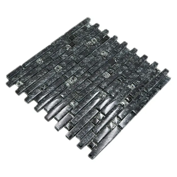 Mosaikfliese Verbund Crystal XCM MV718 - 29,8 x 30,4 cm, Glänzend - Ein faszinierendes Bild einer dunklen Mosaikfliese mit glänzenden Akzenten, ideal für stilvolle Wand- und Bodengestaltungen im Innenbereich.