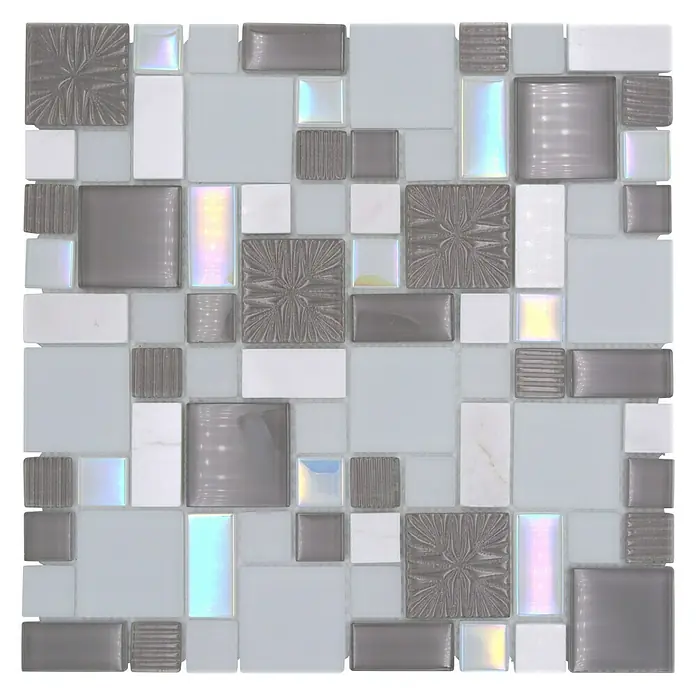 Mosaikfliese Crystal Mix XCM MC659 - 30 x 30 cm, Weiß/Grau, Matt - Detailaufnahme von hellgrauen Mosaikfliesen mit glänzenden Akzenten, ideal für moderne Raumgestaltung und stilvolle Wandverkleidungen.