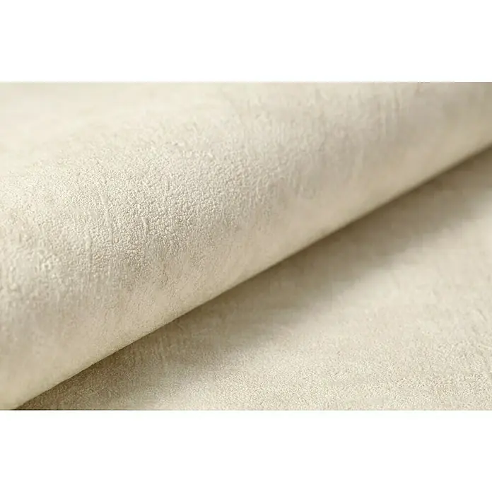 Rasch Factory 4 Vliestapete - Hellbraun, Uni, 10,05 x 0,53 m - Nahaufnahme einer Rolle strukturierten, cremefarbenen Tapeten, die eine sanfte, textile Haptik und eine elegante Oberfläche bietet.
