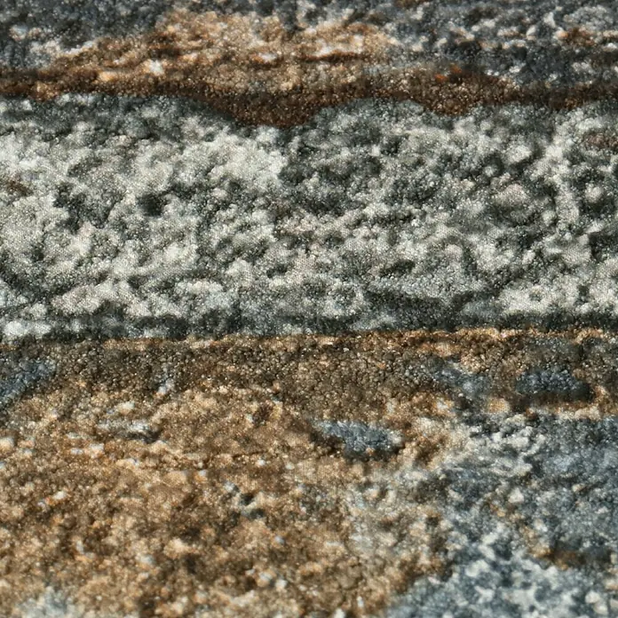 Rasch Factory 4 Vliestapete Steinmauer - Rotbraun, Steinoptik, 10,05 x 0,53 m - Nahaufnahme eines Teppichs mit braunen und grauen Streifen, der eine interessante Textur und Farbkombination aufweist.