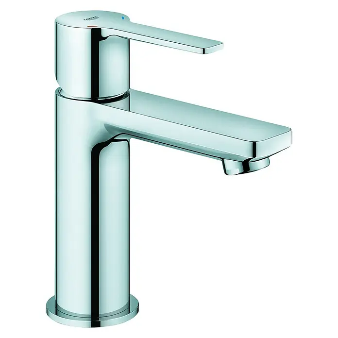 Grohe Lineare Waschtischarmatur XS-Size - Push-Open-Ablaufventil, Chrom, Glänzend - Nahaufnahme einer eleganten, verchromten Armatur. Das schlichte Design und die glänzende Oberfläche betonen die moderne Ästhetik.