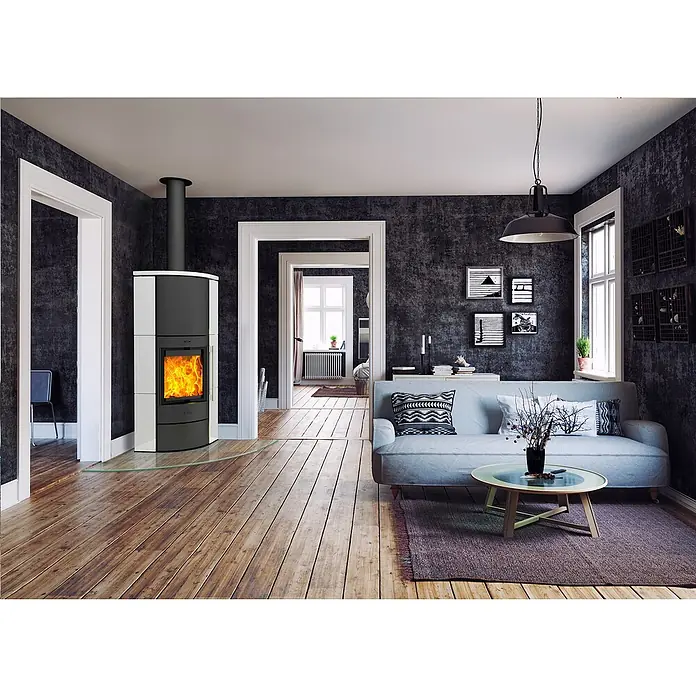 Fireplace Kaminofen Adelaide - 6 kW, Raumheizvermögen: 108 m³, Material Verkleidung: Keramik, Schwarz - Stilvolles Wohnzimmer mit einem modernen Kaminofen, der Wärme und Eleganz in den Raum bringt. Der Kamin ist ein echter Hingucker und sorgt für eine gemütliche Atmosphäre.
