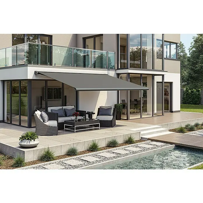 Solid Elements Vollkassettenmarkise Solid-S 320925 - Dunkelgrau strukturiert, Farbe Gestell: Anthrazitgrau, Breite: 4 m, Ausfall: 1,5 m - Eine stilvolle Terrasse mit grauer Markise, die Schatten spendet. Elegante Gartenmöbel laden zum Verweilen ein und ergänzen das moderne Design des Hauses.
