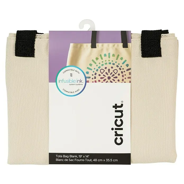 Cricut Stoffbeutel Large für Infusible Ink - Beige/Schwarz, L x B: 48 x 35,5 cm, 100 % Polyester - Eine Cricut Tragetasche aus Rohbaumwolle, 19" x 14", mit der Aufschrift "Infusible Ink" für individuelle Gestaltung.