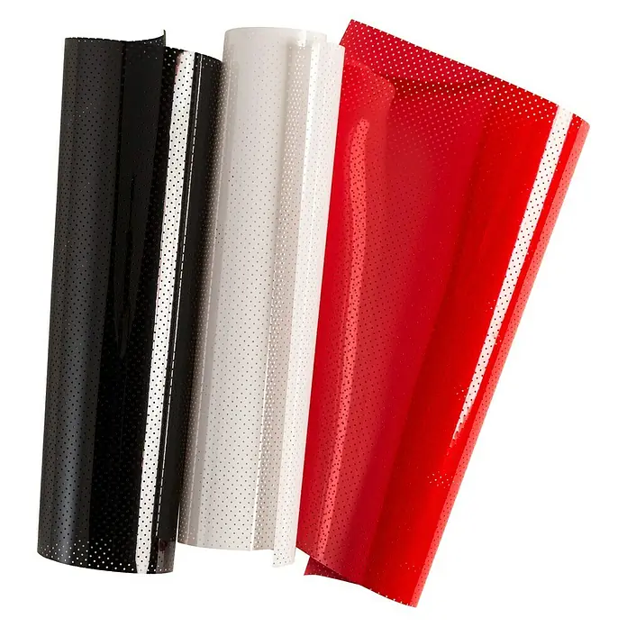 Cricut Aufbügelfolie Everyday Iron-On - Elegance, L x B: 30,5 x 30,5 cm, 3 Stk., Passend für: Schneideplotter - Eine Nahaufnahme von drei Rollen perforierter Folie in Schwarz, Weiß und Rot, die sich leicht überlappen und einen glänzenden Effekt zeigen.