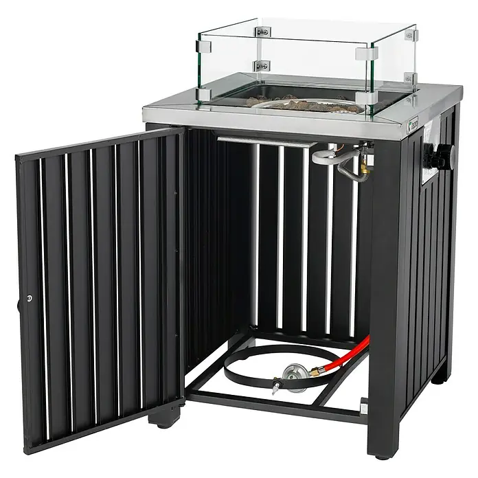 Tepro Feuerstelle Topeka - 50 x 50 x 78 cm, Metall - Eine Nahaufnahme einer schwarzen Feuerstelle mit einer Glastischplatte und einer offenen Tür, die den Innenraum freigibt.