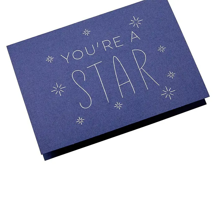 Cricut Joy Einlegekarten-Set Foil Transfer Insert Cards - Sensei Sampler/Collection Sensei, 10 -tlg., 11,7 x 15,9 cm - Eine dunkelblaue Karte mit der Aufschrift "You're a star" und Sternenillustrationen. Perfekt, um jemandem eine Freude zu machen und ihn zu feiern.