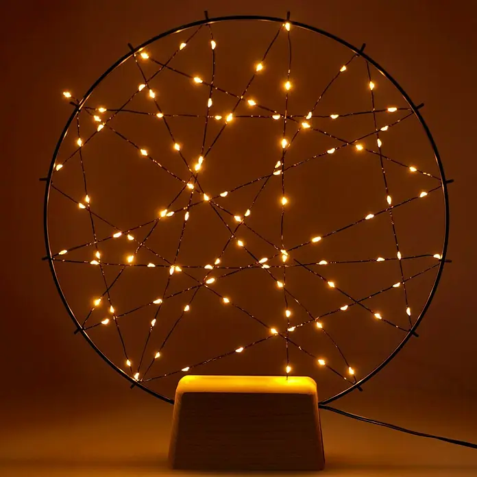 Konstsmide LED-Weihnachtsdekoleuchte Ring - 8 x 36 x 39,5 cm, Schwarz, Braun, Netzbetrieben, LED - Dekorative Kreislampe mit Holzsockel und warmweißen Lichtern für eine gemütliche Atmosphäre. Perfekt als stilvolle Wohnraumbeleuchtung.