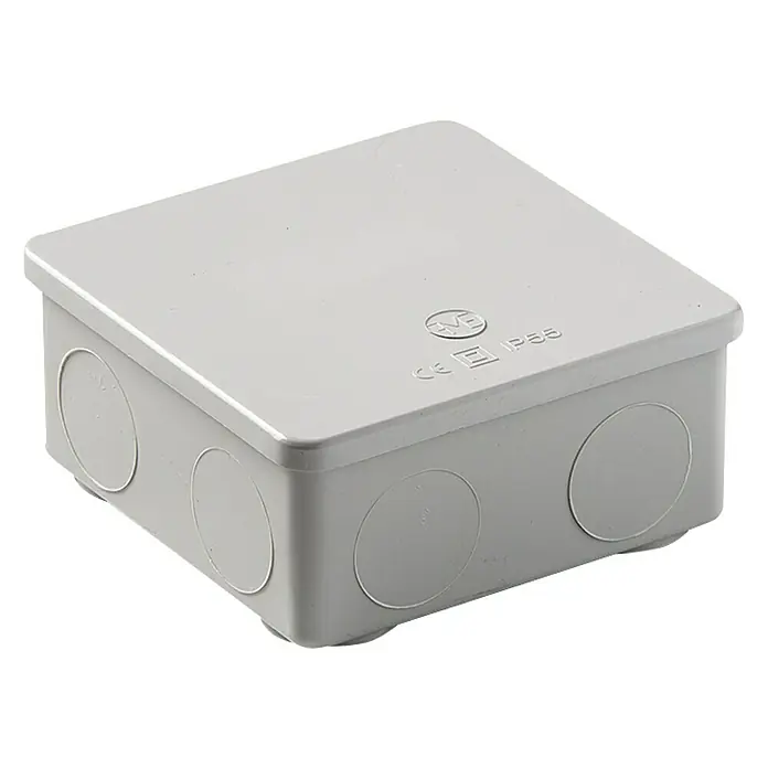 Famatel Caja de superficie - L x An x Al: 10 x 10 x 4,5 cm - Primer plano de una caja de conexiones gris de superficie utilizada para instalaciones eléctricas, que ofrece protección contra elementos externos.