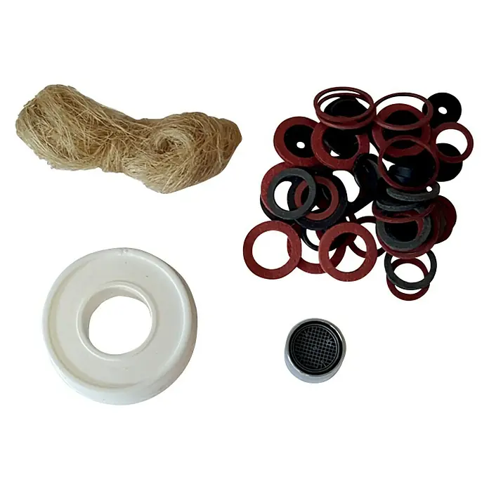 Dichtungs-Set - 4 -tlg. - Set aus Hanf, Teflonband, Dichtungsringen und Siebeinsatz für Sanitärinstallationen auf schwarzem Hintergrund.