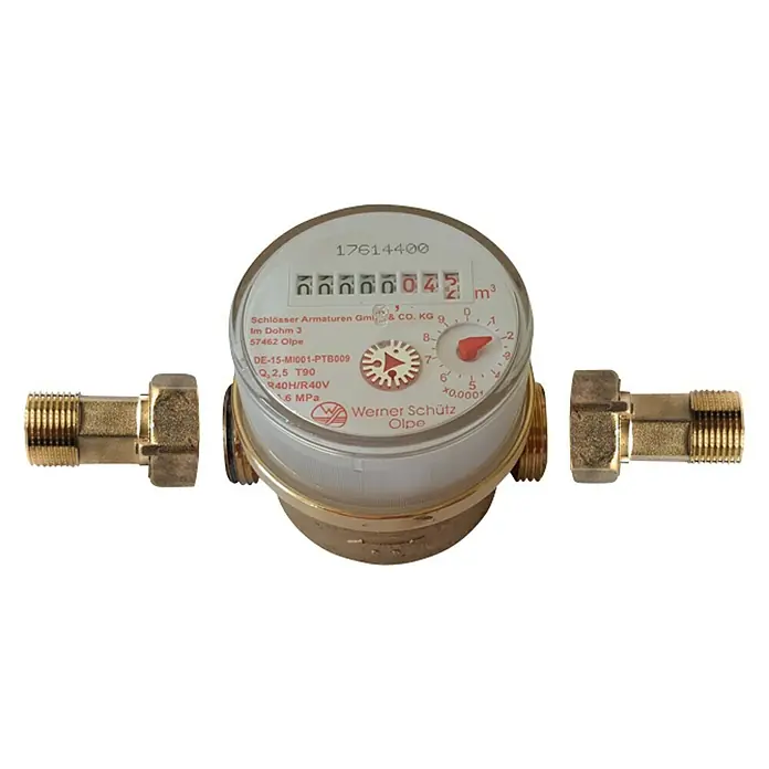 Wohnungswasserzähler Warm - Größe Anschluss: ½″, Nenndurchfluss Qn: 2,5 m³/h, Einbautiefe: 80 mm - Nahaufnahme eines Wasserzählers mit goldenen Anschlüssen, der den aktuellen Verbrauch in Kubikmetern anzeigt.