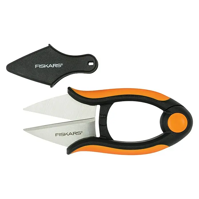 Fiskars Solid Gartenschere P220 - Bypass - Fiskars Fadenschneider mit Schutzhülle, ideal zum präzisen Schneiden von Fäden und feinen Materialien. Das ergonomische Design sorgt für Komfort.