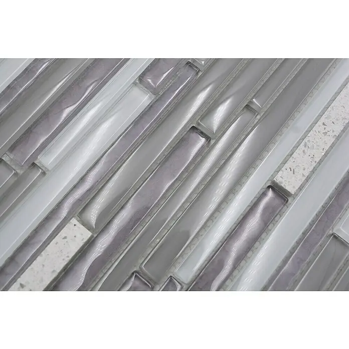 Mosaikfliese Multistick Crystal Mix XCM MS90 - 29,8 x 29,8 cm, Grau, Glänzend - Nahaufnahme eines Mosaiks aus Glas und Stein in Grau- und Weißtönen, das ein elegantes und modernes Design zeigt.
