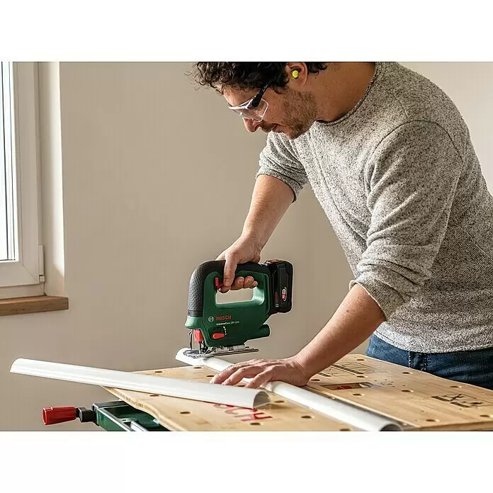 Bosch Power for All 18V Akku-Stichsäge UniversalSaw 18V-100 - 18 V, Ohne Akku, Leerlaufhubzahl: 2.600 /min - Anwendungsbeispiel