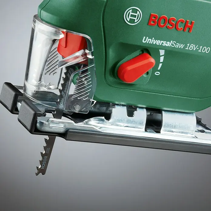 Bosch Power for All 18V Akku-Stichsäge UniversalSaw 18V-100 - 18 V, Ohne Akku, Leerlaufhubzahl: 2.600 /min - Nahaufnahme einer grünen Bosch UniversalSaw 18V-100 Stichsäge, die ein präzises und sauberes Schneiden in verschiedenen Materialien verspricht.
