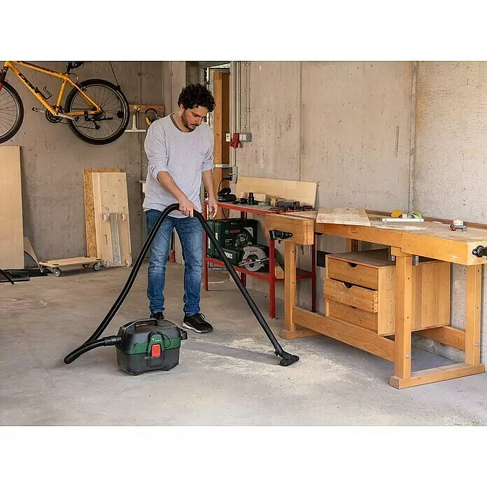 Bosch Power for All 18V Akku-Nass-Trockensauger AdvancedVac 18V-8 - 18 V, Ohne Akku, Behältervolumen: 8 l - Anwendungsbeispiel