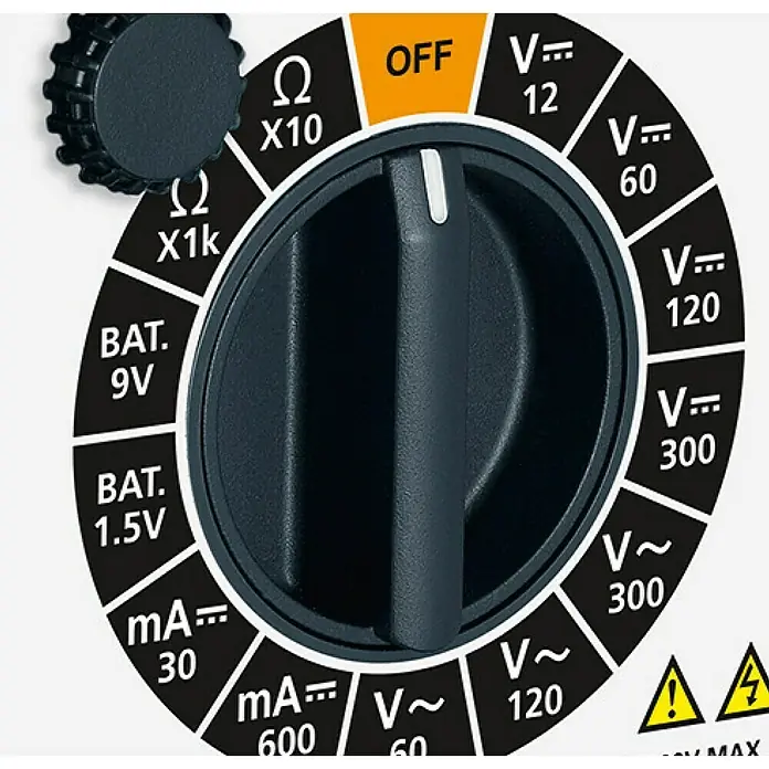 Laserliner Analog-Multimeter Home - 12 V - 300 V - Nahaufnahme eines Drehschalters eines Multimeters mit verschiedenen Messbereichen wie Spannung, Strom und Widerstand.