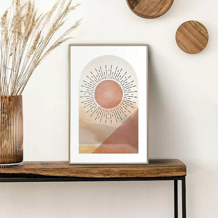Reinders Bild Slim Frame Wood - Abstract Sun, B x H: 20 x 30 cm - Abstrakter Kunstdruck mit Sonne und Landschaft im Holzrahmen, auf Holzregal mit Trockengras.