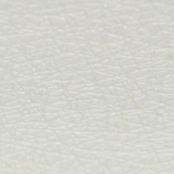 Rasch Vliestapete Geflechtstruktur - Weiß, Uni, 10,05 x 0,53 m - Detailaufnahme einer weißen, texturierten Oberfläche, ideal für Hintergründe oder Texturen, die eine subtile, unaufdringliche Struktur benötigen.