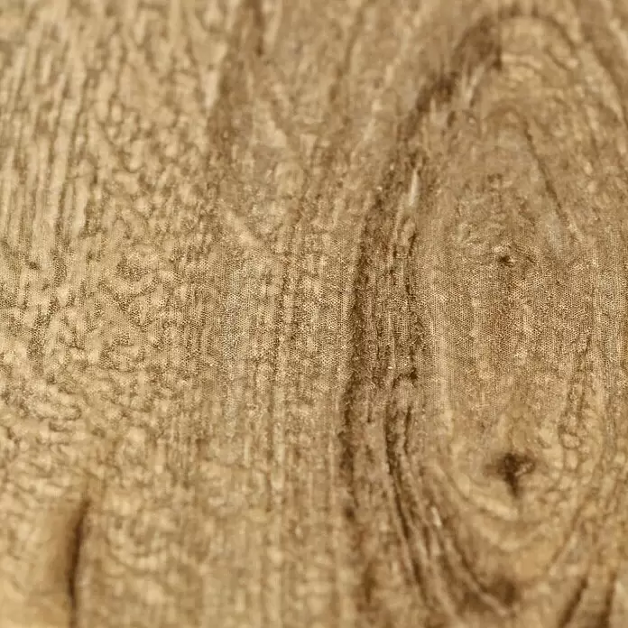 Rasch Vliestapete Holz I - Braun, Holzoptik, 10,05 x 0,53 m - Nahaufnahme eines hellbraunen Stoffes mit detailliertem Holzmaserungsmuster und sichtbarer Textilwebung.