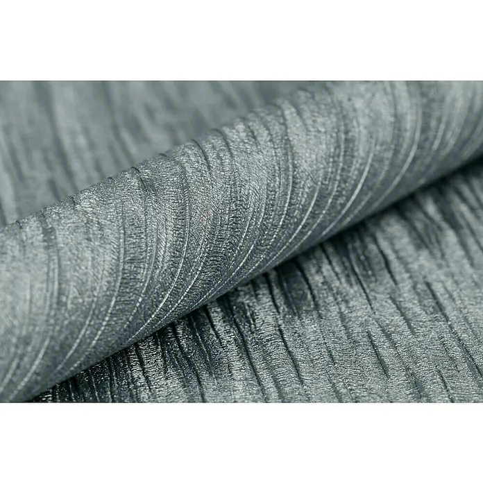 Rasch Berlin Vliestapete - Dunkelgrau, Uni, 10,05 x 0,53 m - Nahaufnahme eines gerollten grauen Stoffes mit Falten und einer subtilen Textur, ideal für Mode und Designprojekte.