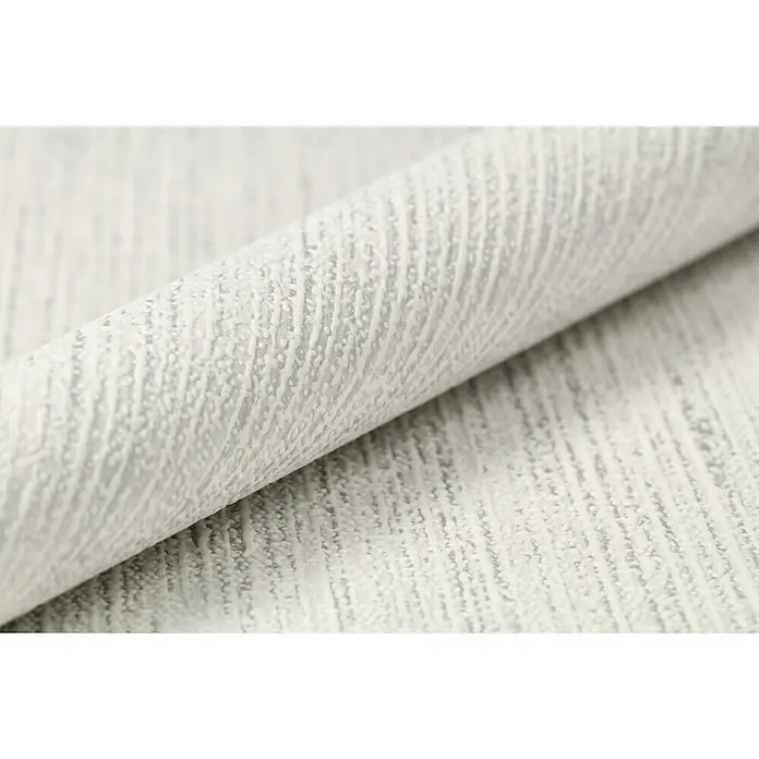 Rasch Rock'n Rolle Vliestapete Linear - Grau, Uni, 10,05 x 0,53 m - Nahaufnahme einer Rolle strukturierter, cremefarbener Tapete, die eine subtile, aber elegante Textur für die Wanddekoration zeigt.