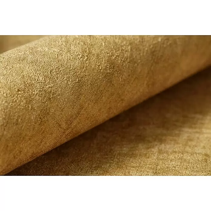 Rasch Factory 4 Vliestapete - Gold, Uni, 10,05 x 0,53 m - Nahaufnahme von gerolltem goldbraunem Strukturstoff, zeigt seine plüschige, strapazierfähige Oberfläche.