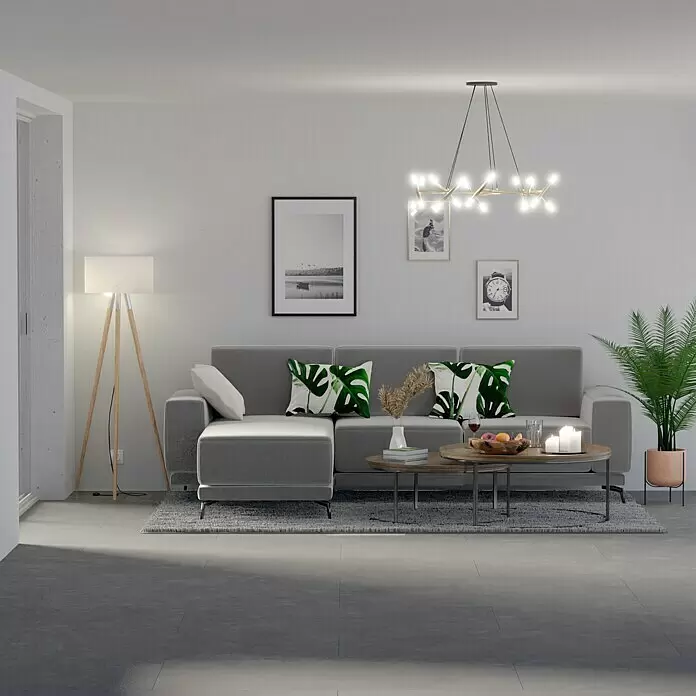 Feinsteinzeugfliese Arkety Slim - 59 x 120 cm, Grau, Matt - Ein modernes, graues Ecksofa mit grünen Blätterkissen in einem stilvollen Wohnzimmer.