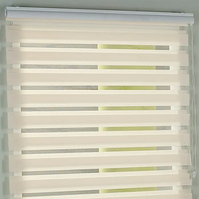 Estor noche y día Martina - An x Al: 150 x 250 cm, Beige - Primer plano de un estor enrollable Duo con franjas alternas transparentes y opacas, ofreciendo un tratamiento elegante de la ventana.