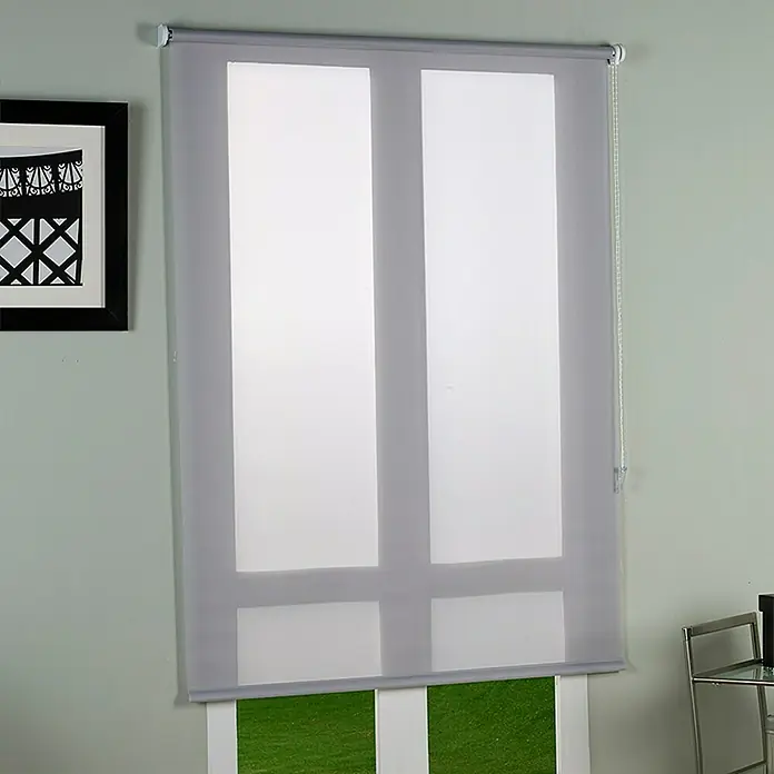 Estor enrollable Sama - An x Al: 150 x 250 cm, Gris - Estor enrollable gris frente a una ventana que ofrece privacidad al tiempo que deja entrar la luz. Ideal para un hogar moderno.