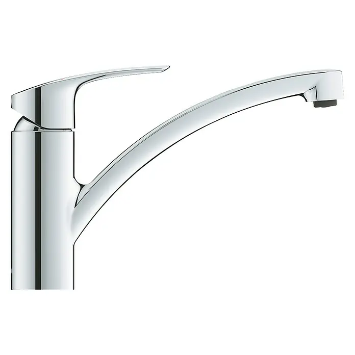 Grohe Eurosmart Spültischarmatur - Chrom, Glänzend, Höhe: 18 cm - Ein schlichter, moderner Wasserhahn mit glänzender Oberfläche vor schwarzem Hintergrund. Ideal für Küche und Bad.