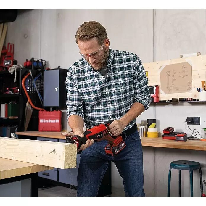 Einhell Professional Power X-Change 18V Akku-Säbelsäge Professional TE-AP 18/28 Li BL - Solo - 18 V, Ohne Akku, Leerlaufhubzahl: 0 /min - 2.500 /min - Anwendungsbeispiel