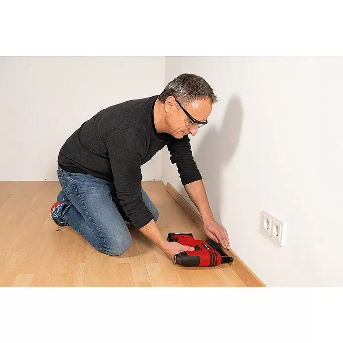 Einhell Power X-Change 18V Akku-Nagler TE-CN 18 Li - Solo - 18 V, Ohne Akku, Länge Nagel: 15 mm - 32 mm, Breite Klammer: 5,7 mm, Stärke Nagel: 1 mm - Anwendungsbeispiel