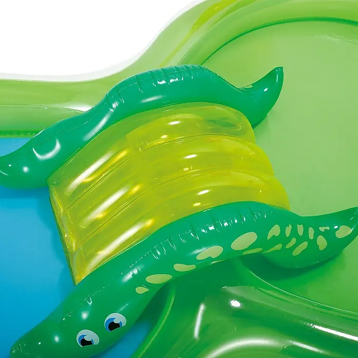 Planschbecken Jungle Play Center - L x B x H: 257 x 145 x 61 cm, Grün - Nahaufnahme des aufblasbaren Wasserspielplatzes mit Rutsche und freundlichem Krokodil-Design für Kinder.