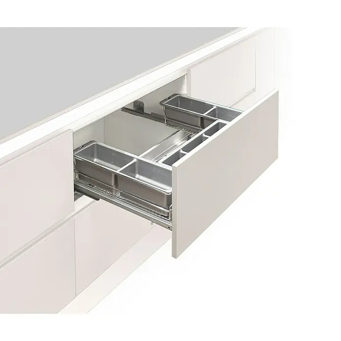 Cesto bajo fregadero mod.80 - An x Al: 80 x 8 cm - Cajón de cocina extendido con inserción para cubiertos, creando orden y visibilidad. Organización de cocina práctica con un diseño moderno.