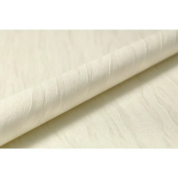 Rasch Selection Vliestapete I - Creme, Uni, 10,05 x 0,53 m - Nahaufnahme einer Rolle beigen Stoffes mit Textur, die eine elegante und dezente Ästhetik für verschiedene Designanwendungen bietet.